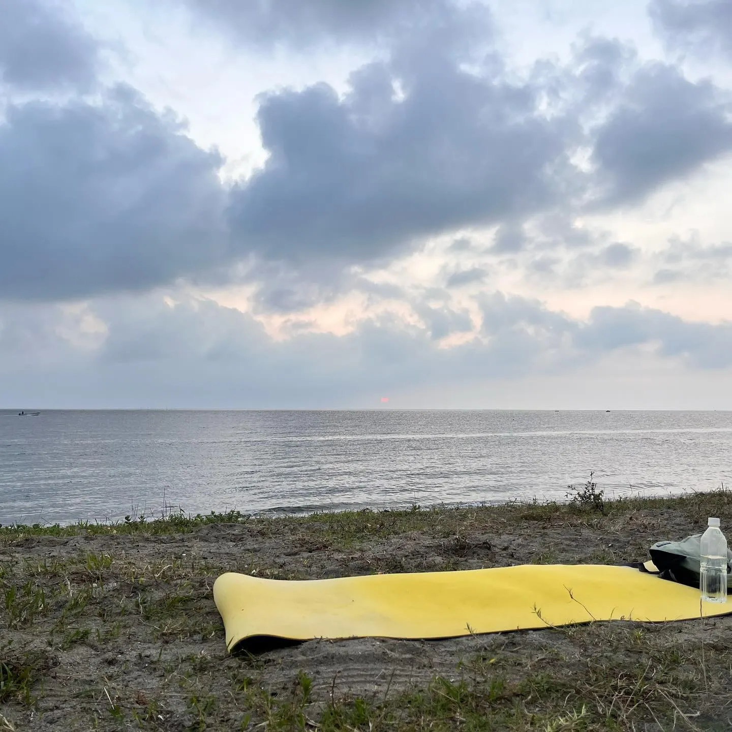 海辺で早朝ヨガ🧘‍♀️ 